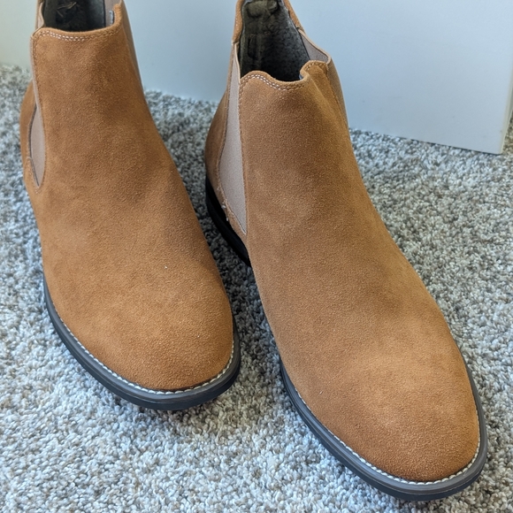 Stylish Tan Chelsea Boots for Men - Picture 5 of 10